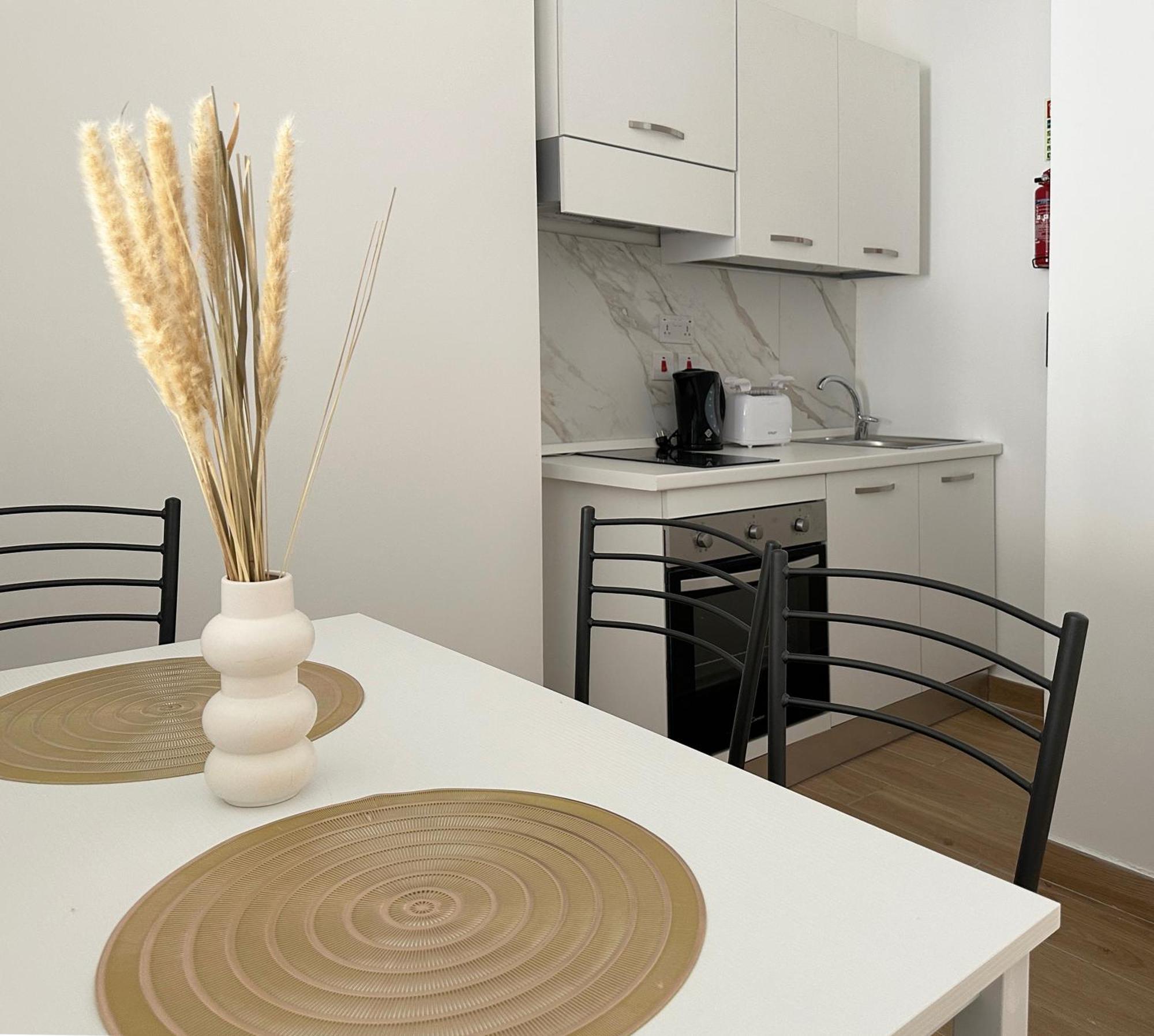 Miami Apartments Сент Джулианс Экстерьер фото