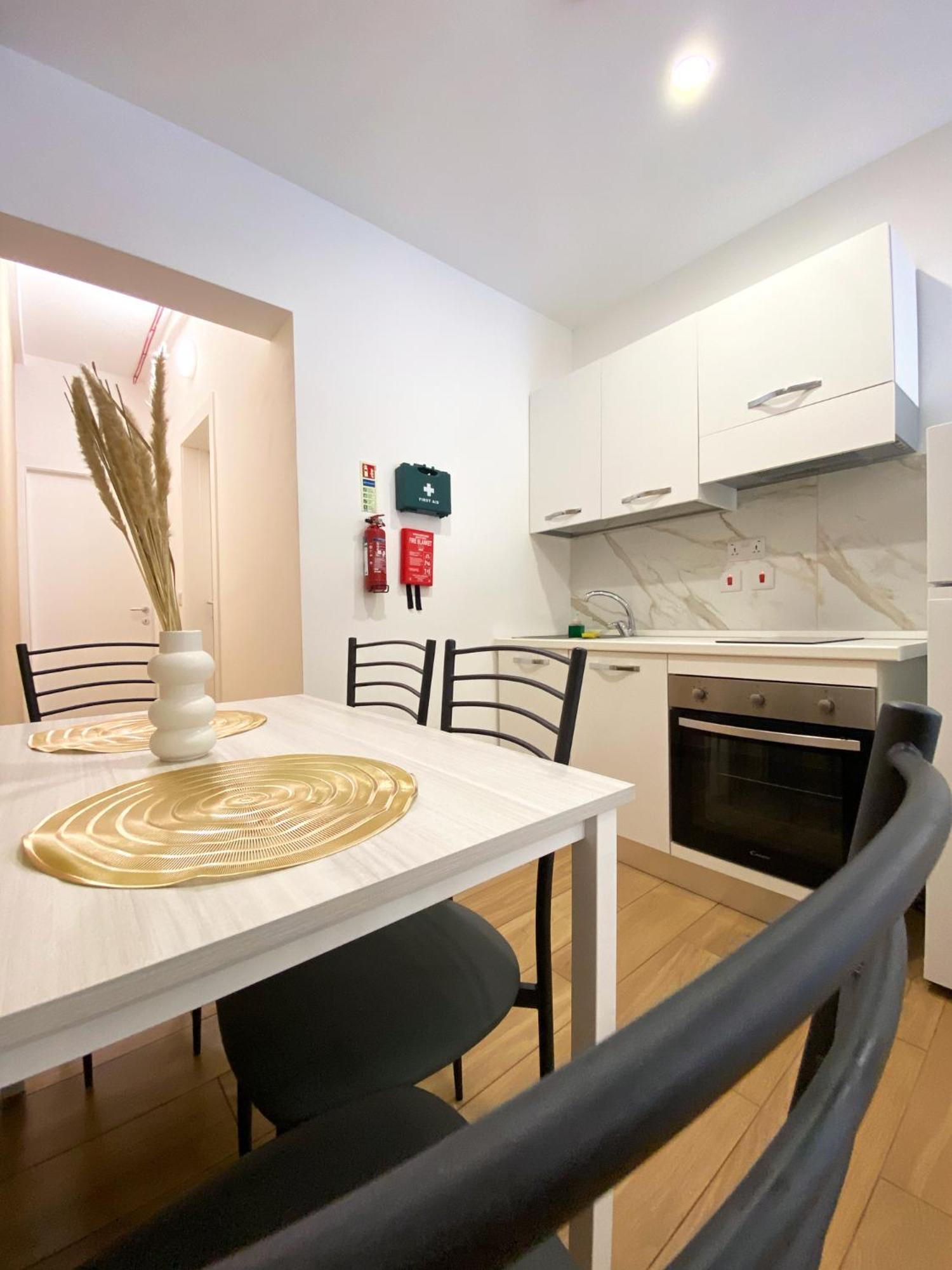 Miami Apartments Сент Джулианс Экстерьер фото