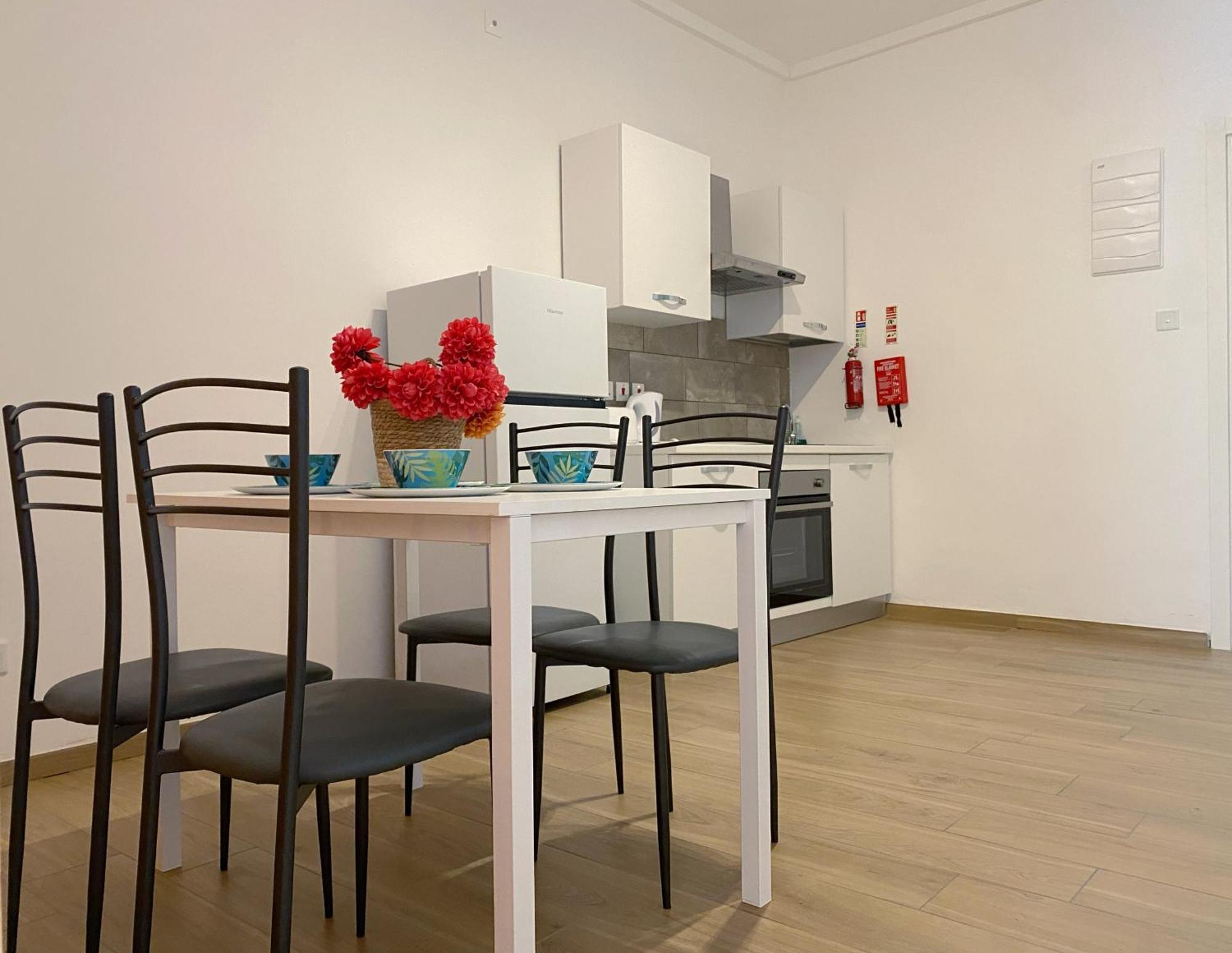 Miami Apartments Сент Джулианс Экстерьер фото